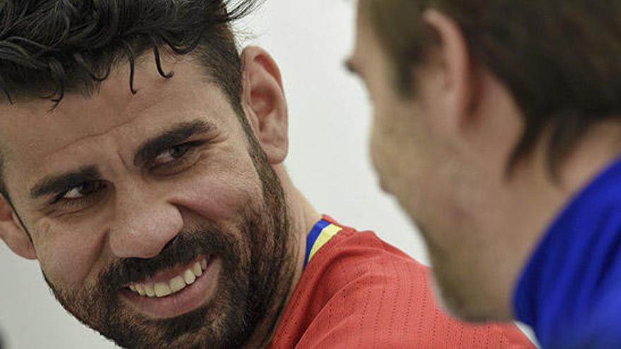 Diego Costa y Julen Lopetegui, en rueda de prensa.