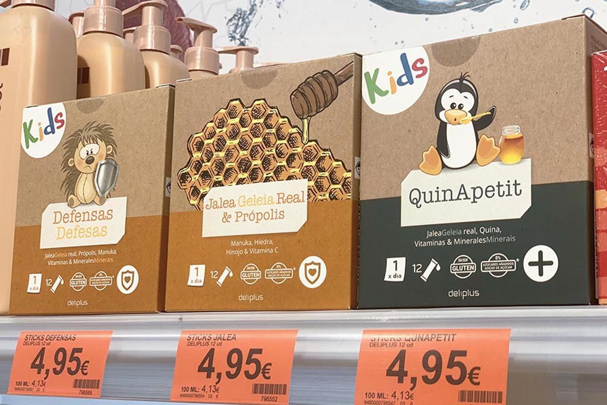 "Defensas", "Jalea Real & Própolis" y "QuinApetit", en un lineal de Mercadona.