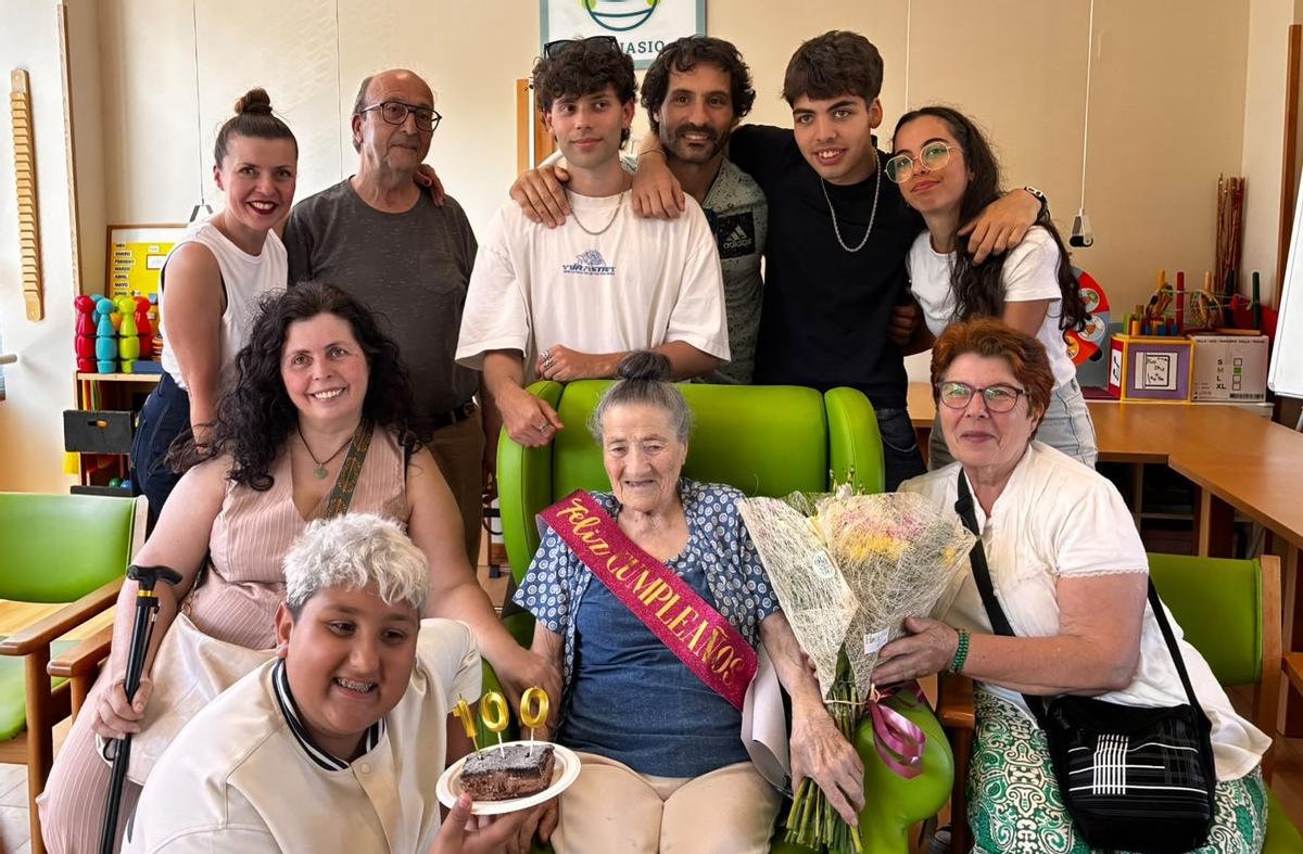 Milagros cumplió 100 años rodeada de los suyos.