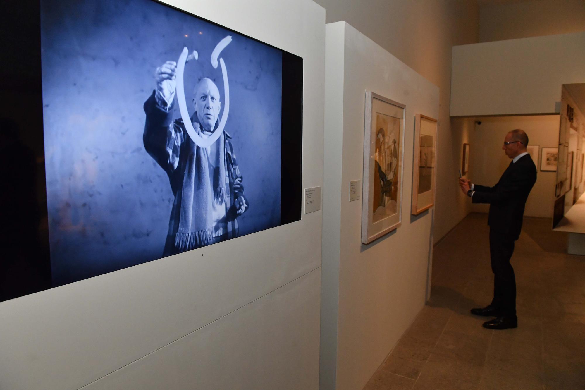 El Museo de Belas Artes de A Coruña expone la muestra 'Picasso blanco en el recuerdo azul'