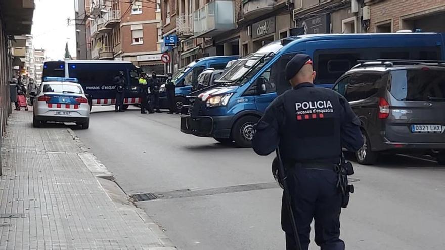 L&#039;operatiu policial al carrer Viladordis de Manresa