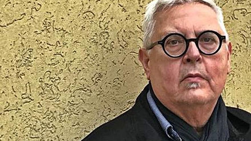 El escritor cubano Víctor Rodríguez Núñez