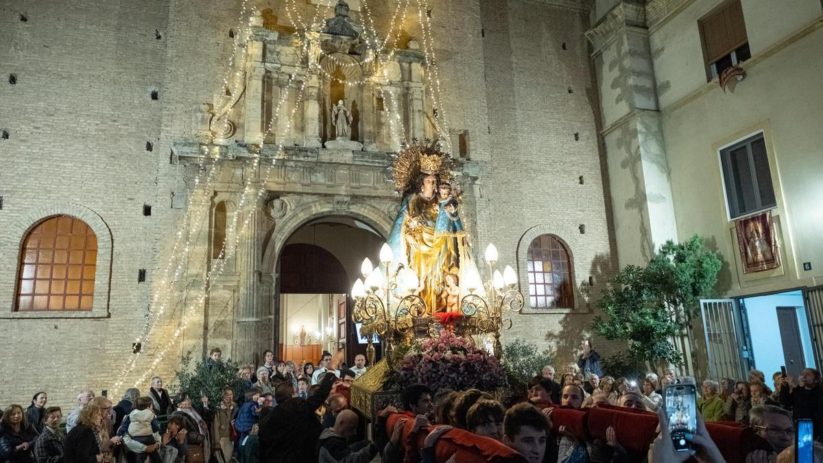 Imagen de la Virgen de los Desamparados