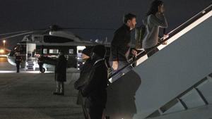 Vance y su esposa parten hacia Groenlandia.