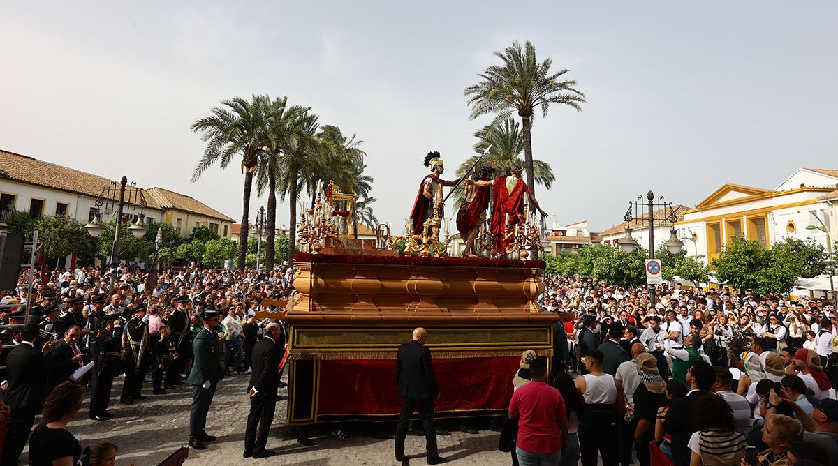 La salida procesional de la Presentación al pueblo de Jesús de los Afligidos, en imágenes