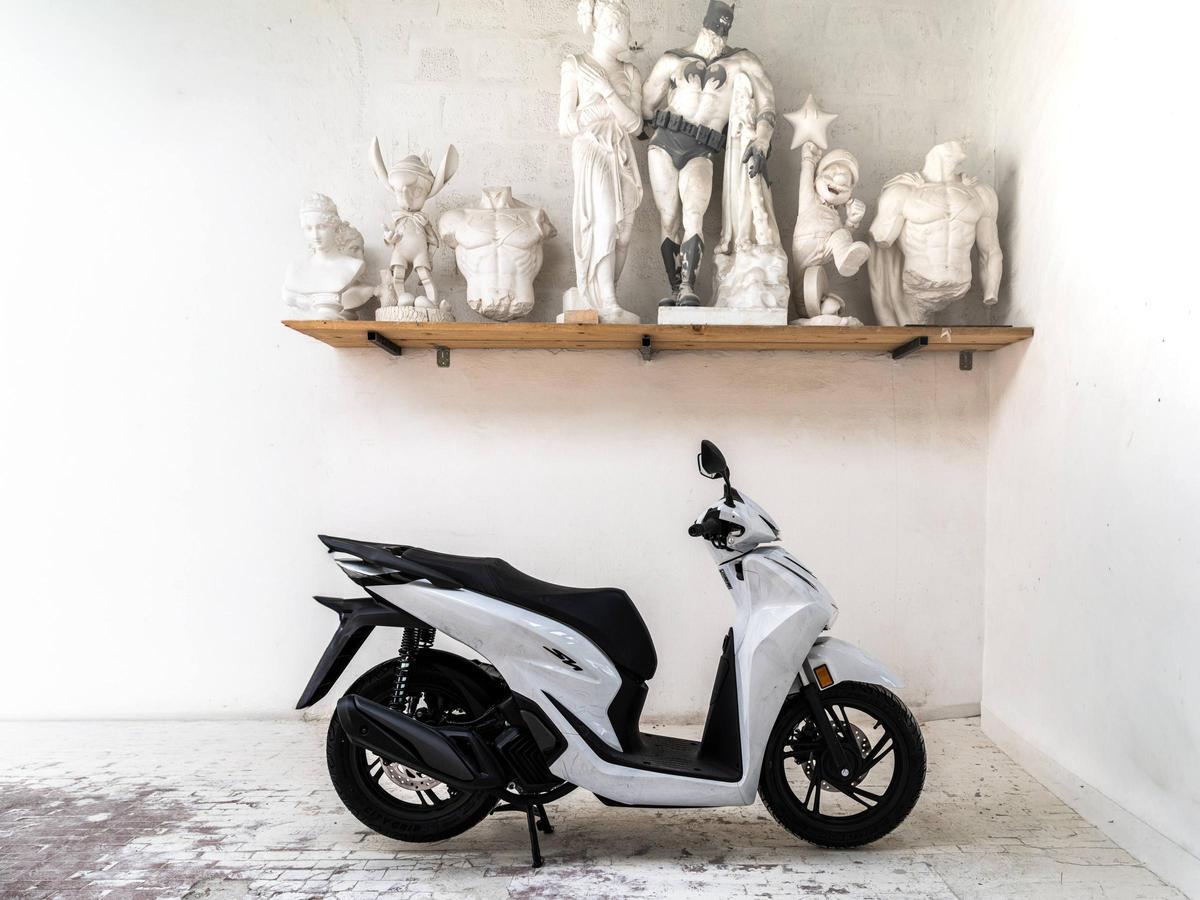 La segunda pieza clave del aniversario es el SH125i Marmo, un prototipo plenamente funcional desarrollado por Honda Italia Industriale