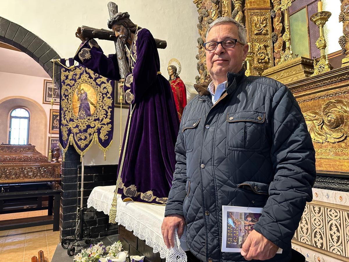 El hermano mayor de la Real Hermandad luarquesa, Ignacio Méndez.