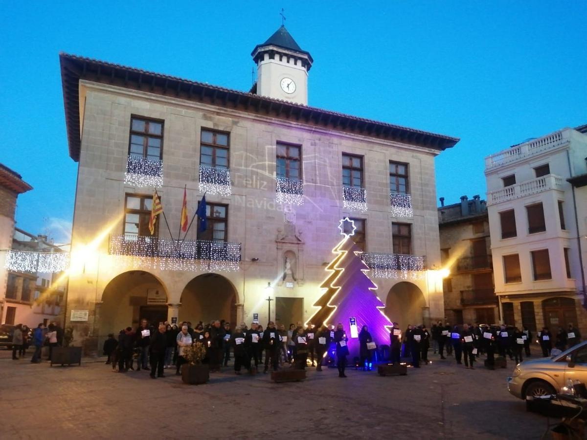 Mora de Rubielos sumó a un centenar de manifestantes.