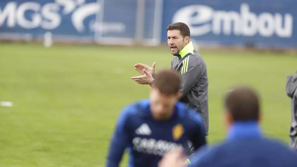 Gabi, nuevo entrenador del Zaragoza, durante una sesión del cuadro maño esta semana.