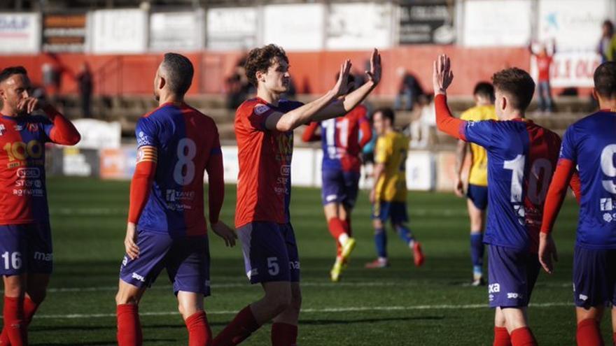 L&#039;Olot s&#039;imposa a la Guineueta (2-1) i el Figueres empata a Vilatenim (0-0)