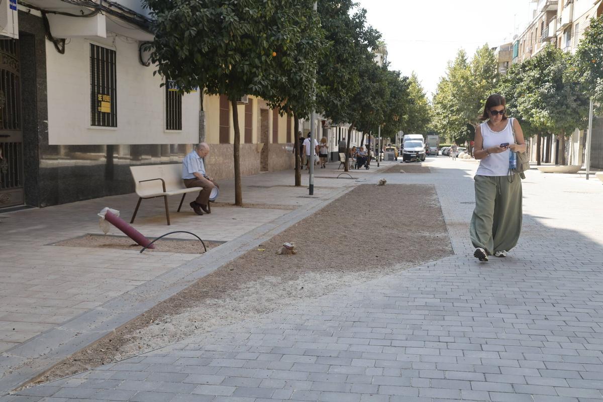 La Viñuela estrena mobiliario tras su peatonalización La Viñuela estrena mobiliario tras su peatonalización
