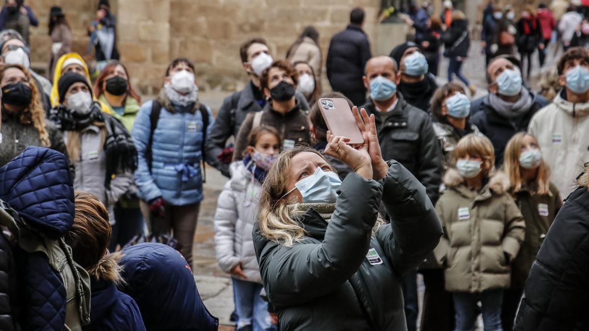 Turistas en la parte antigua de Cáceres.