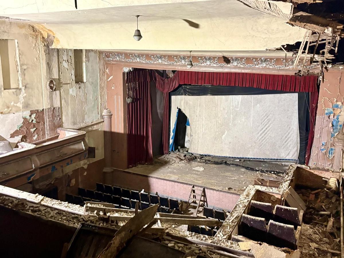 Estado actual del interior del Cine Maxi de Pola de Laviana.