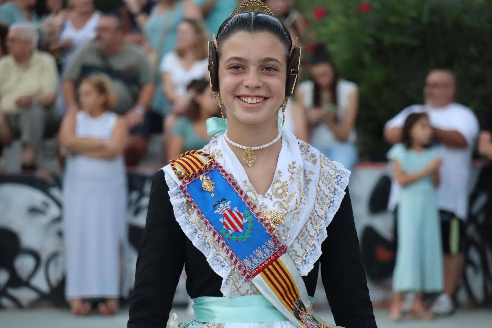 Las fallas de Camins al Grau izan la Senyera