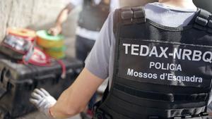 Agentes de los TEDAX de los Mossos d’Esquadra, en una imagen de archivo