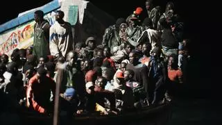 Salvamento Marítimo rescata en las últimas horas tres cayucos con 246 migrantes en aguas canarias