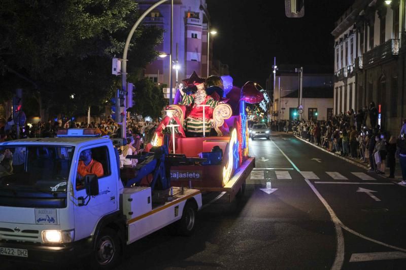 Cortejo Real que sustituye a la tradicional Cabalgata de Reyes Magos por el centro de Santa Cruz de Tenerife