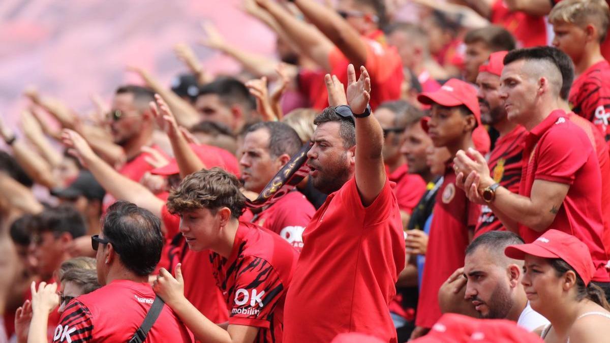 Aficionados del Mallorca animan al equipo en Son Moix.