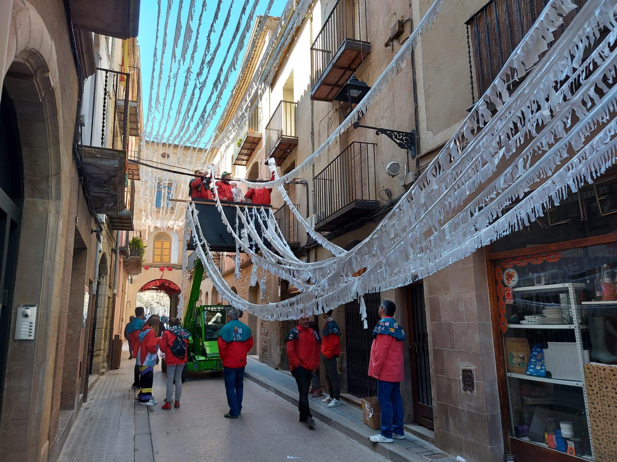 Solsona penja les enramades i ja respira carnaval