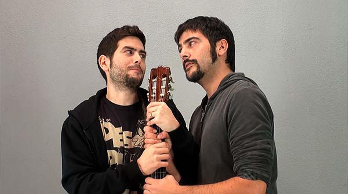 El duo catalán presenta en EL PERIÓDICO una de las canciones de su último disco