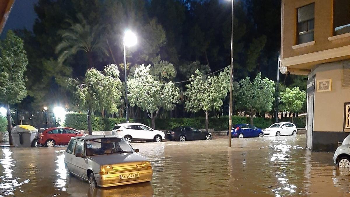 La lluvia inunda Alzira y otras localidades de la Ribera