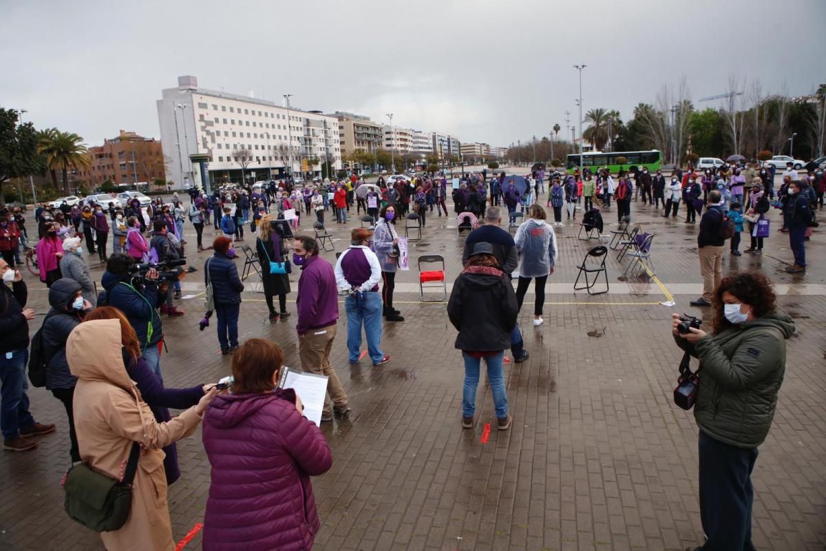 Ni lluvia ni covid frenan el acto central por el 8M en Córdoba