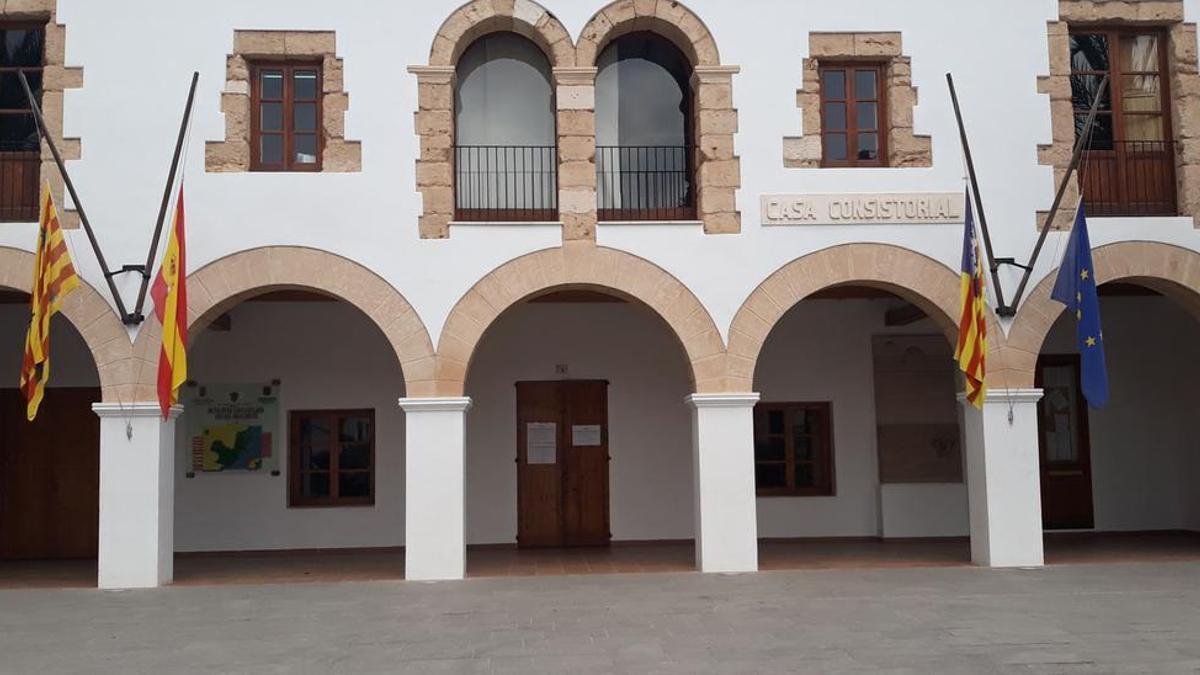 Fachada del Ayuntamiento de Santa Eulària