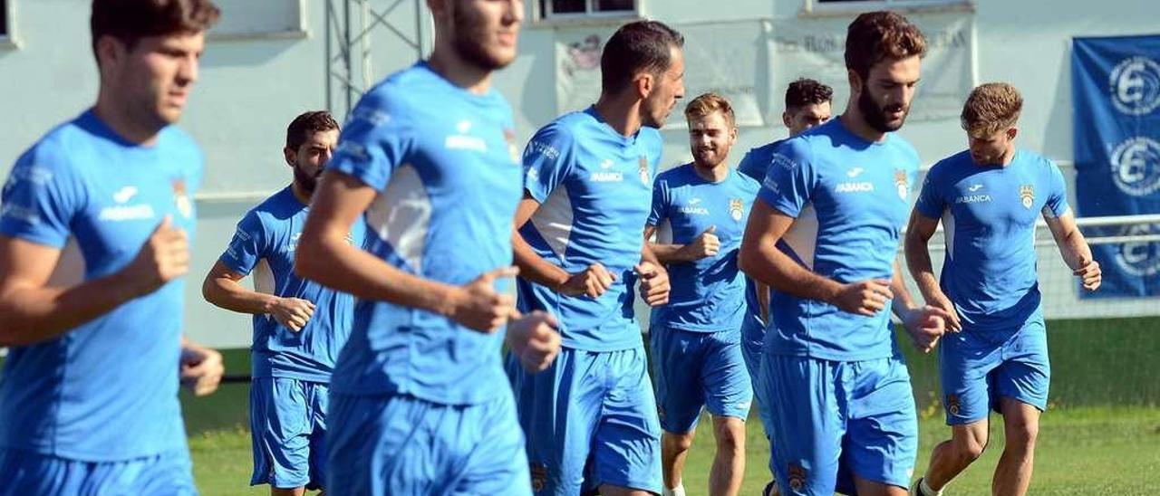 De izquierda a derecha, Bonilla, Gonzalo, Bruno, Capi, Álex González, Álex Fernández, Jacobo Trigo y Mario Barco durante un entrenamiento. // Rafa Vázquez