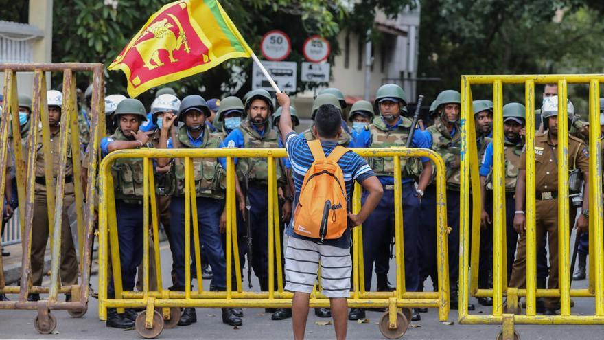 Sri Lanka forma nuevo Gobierno entre condenas por agresiones a manifestantes