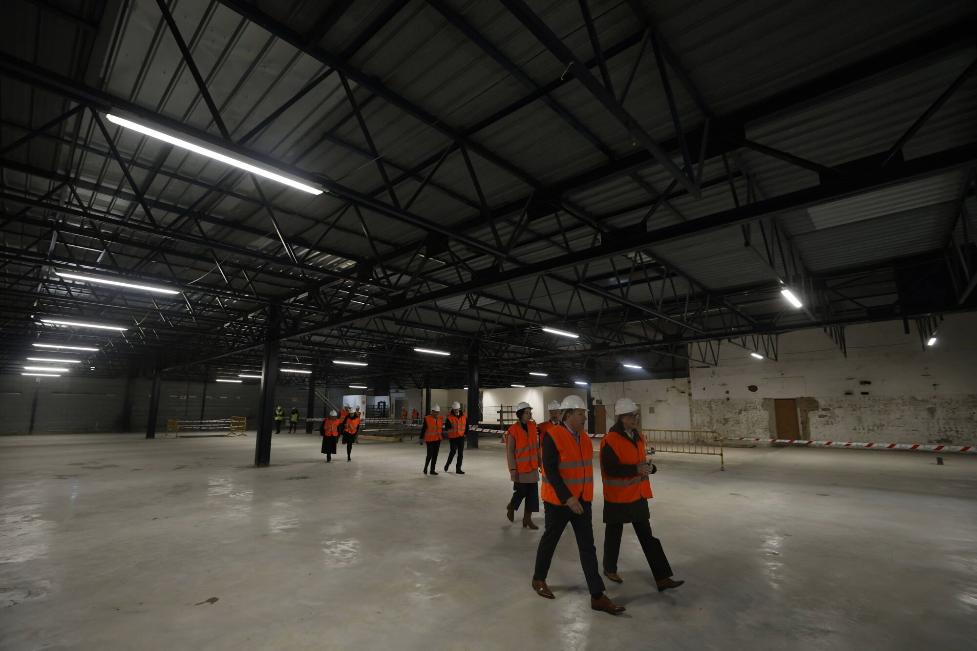 La nueva fábrica de Royal A-Ware en Salas empezará a funcionar en agosto con un centenar de trabajadores
