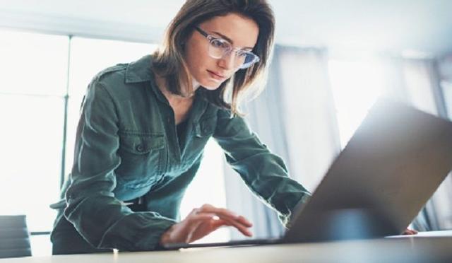 Talento femenino en el sector digital.