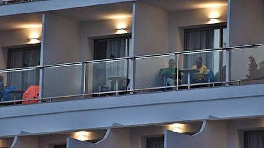 Turistas en un hotel de Ibiza, este verano.