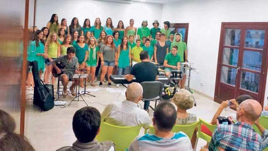 34 jóvenes coristas exhiben su talento