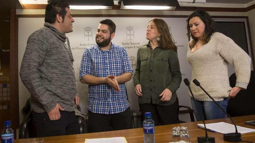 Por la izquierda, David Salcines, Rubén Rosón, Lorena Gil y Nuria Rodríguez, ayer, en la Junta.