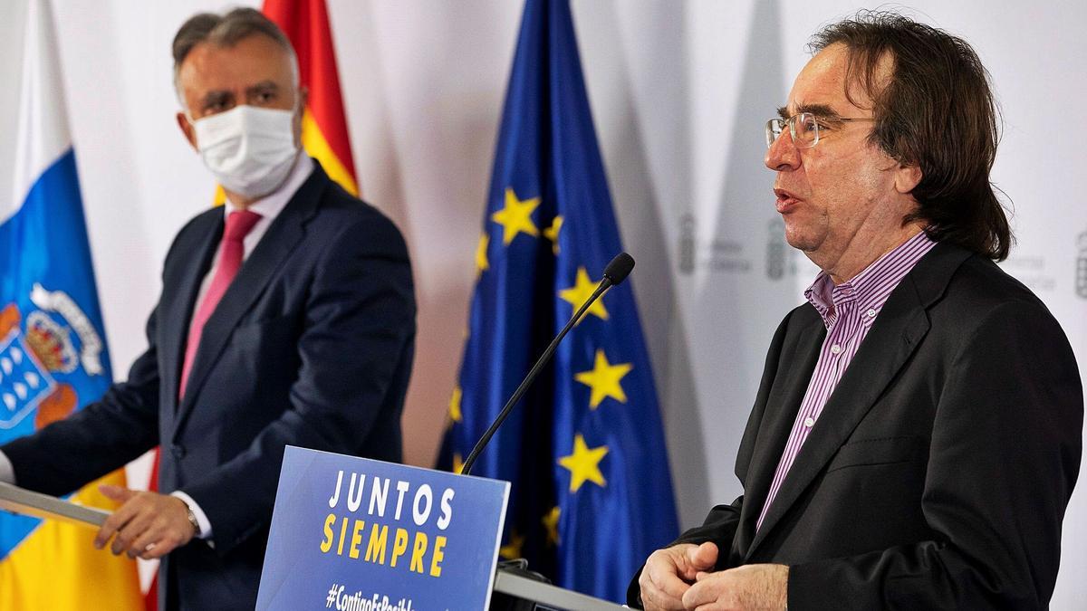 Ángel Víctor Torres junto a Amós García Rojas, ayer, durante la rueda de prensa posterior a la celebración del Consejo de Gobierno en la capital grancanaria.