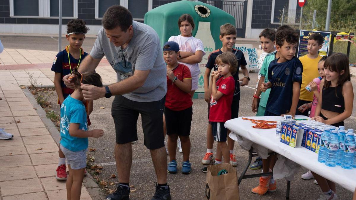 Deporte y diversión para los niños en las fiestas del barrio Siglo XXI  | E. F.