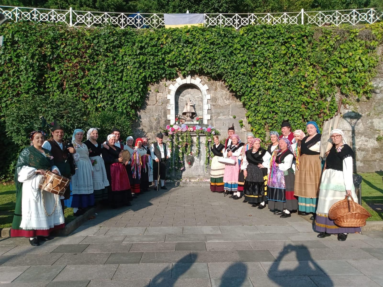 Así fue la hoguera de San Xuan en Mieres: arte, fuego y un dragón gigante