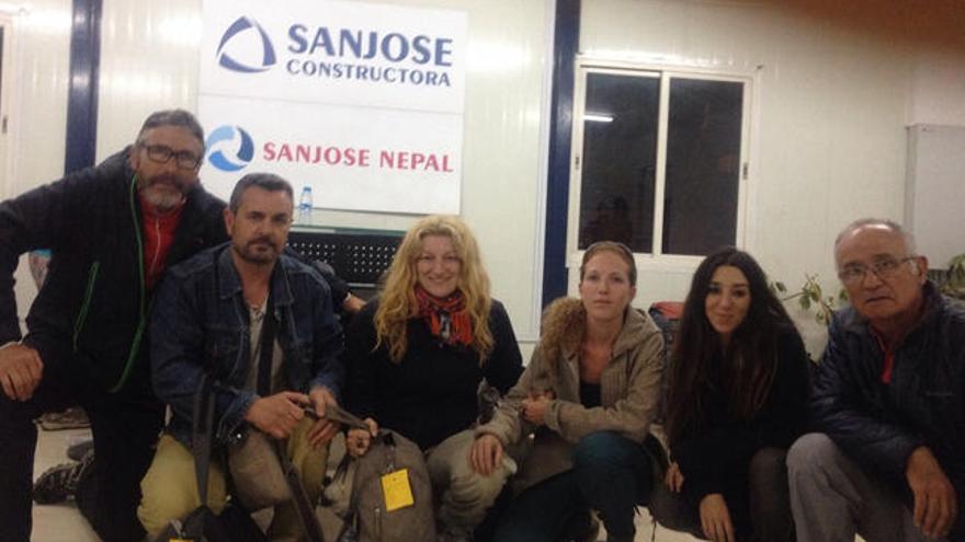 Grupo de gallegos en las instalaciones de San José en Nepal