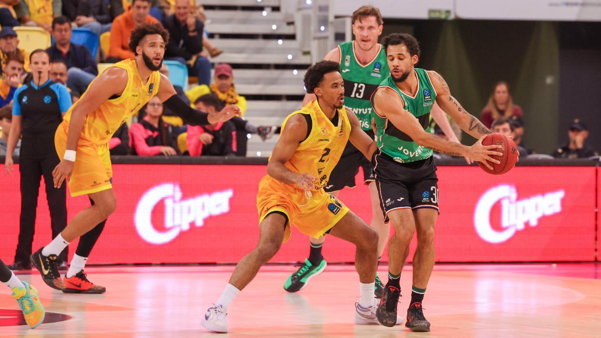 Robertson anotó 13 puntos y tan solo falló dos tiros