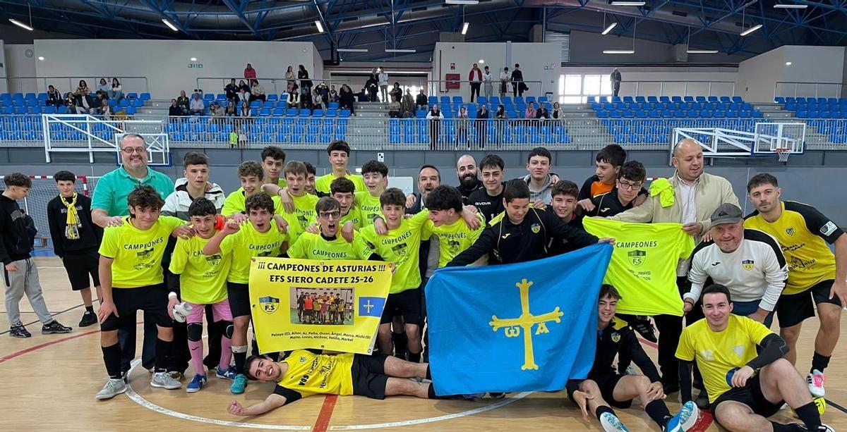 Celebración del conjunto cadete de la Escuela de Fútbol Sala de Siero.