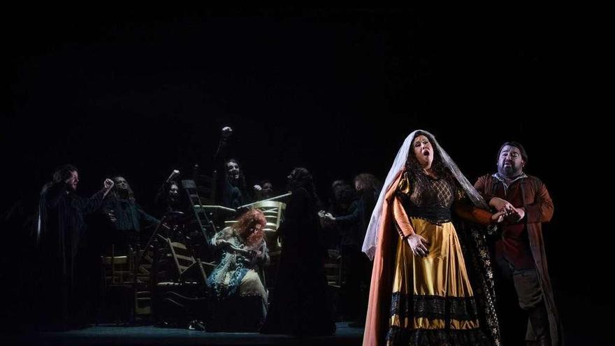 El Campoamor disfruta con &quot;Il Trovatore&quot;