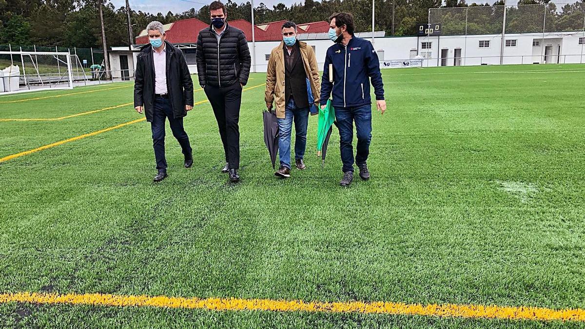 Imagen de la visita realizada ayer al estadio Manuel Regueiro. |