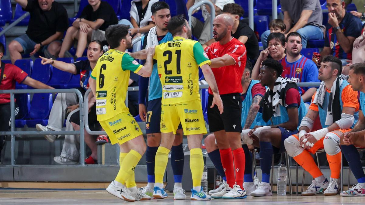 El cuadro jiennense protestó el gol anulado