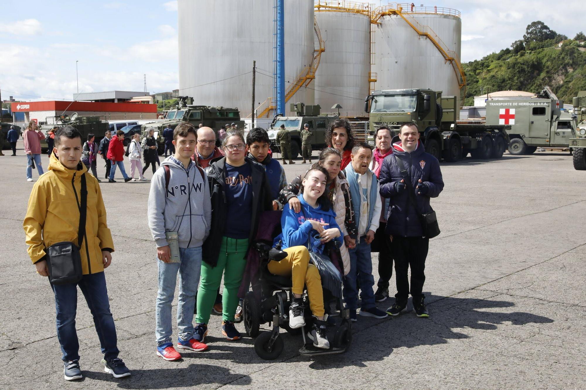 Así fue la visita institucional a los barcos de guerra que están en Gijón por el Día de las Fuerzas Armadas