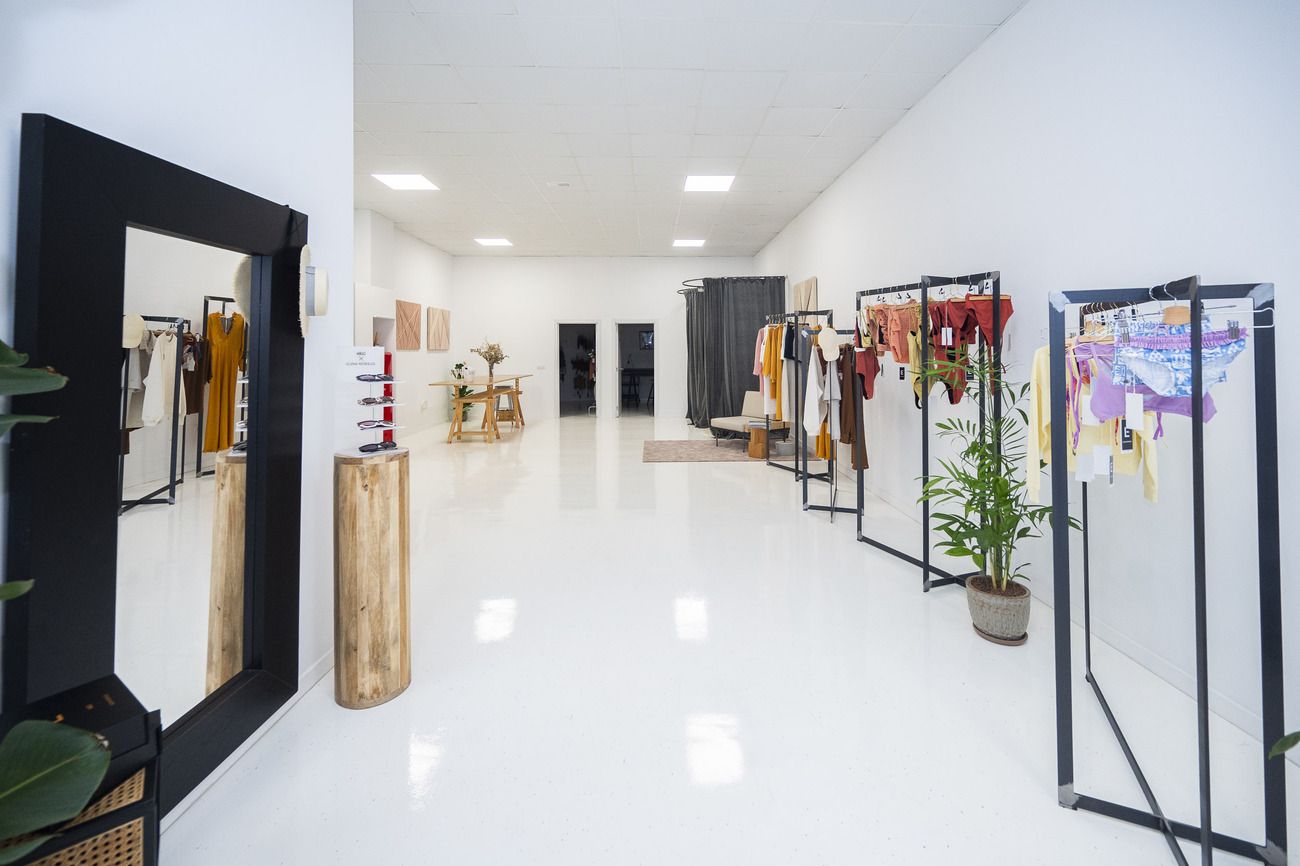 La diseñadora de Gran Canaria Moda Cálida Elena Morales abre una tienda física en Telde