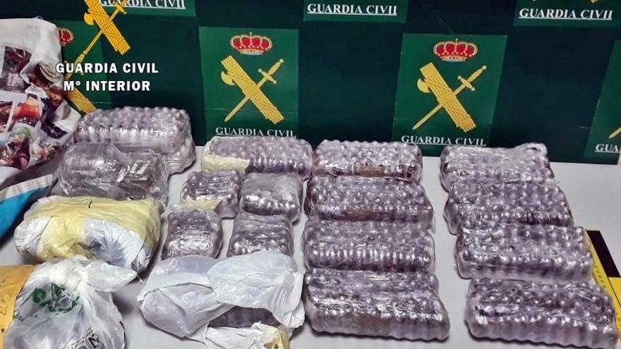 Dos detenidos cerca de Calzadilla de los Barros con más de 9 kilos de hachís