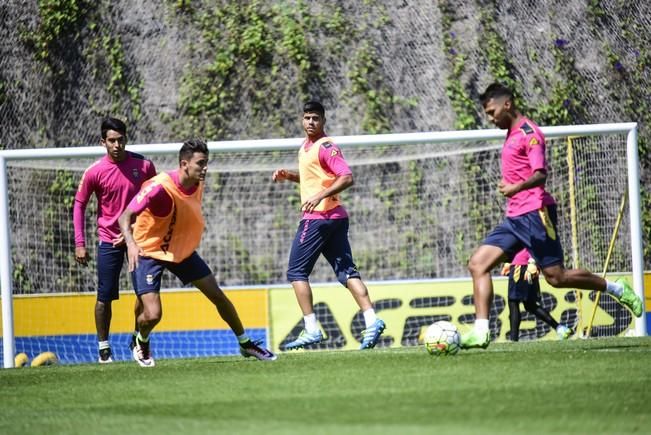 Entrenamiento de la UD Las Palmas en Barranco ...