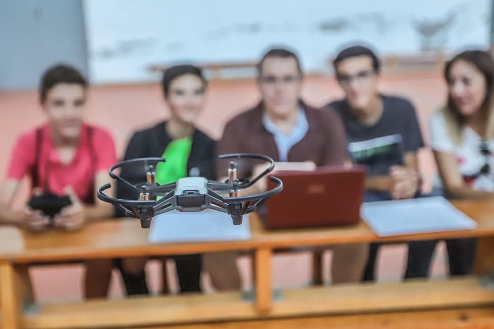 Taller de programación de drones en el IES El Palm