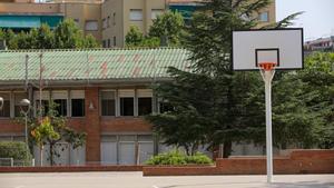 Tejado de amianto en la Escola Ramon Llull de Rubí (Vallès Occidental).