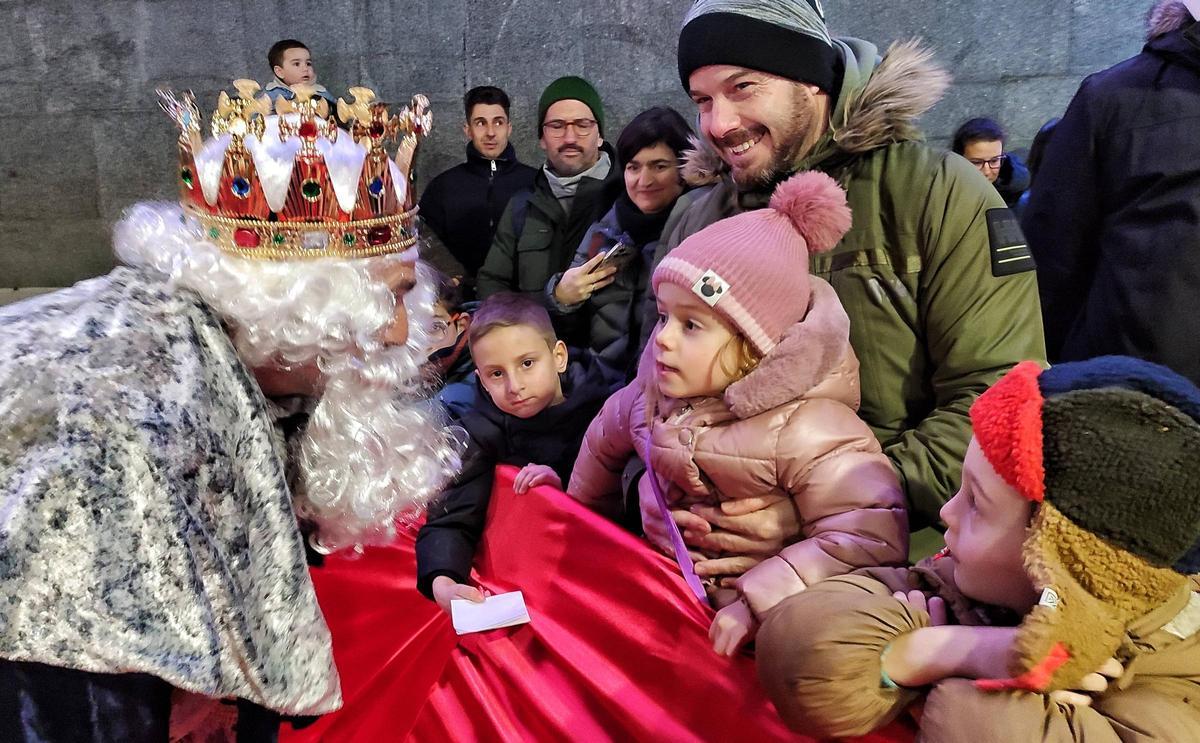Las fotos de Sus Majestades los Reyes Magos recorriendo Cangas